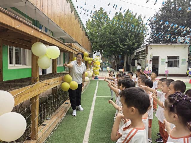 让萌娃尽享劳动乐趣石家庄一幼儿火狐电竞园设置“芽芽乐种植园”(图1)